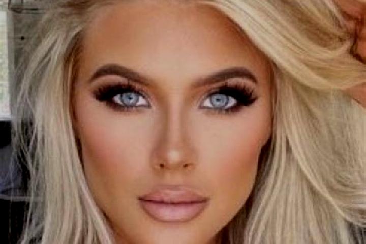 Eleanor, 24, a platinum blonde grey-eyed ebony companion based in Saint-Felicien. Offering Girlfriend Experience, Erotic Massage. Available for incall and ou...