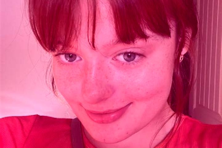 Eleanor, 24, a red blue-eyed mixed companion based in Tahmek. Offering Fetish, Roleplay, Couples. Available for incall and outcall, day and evening dates.