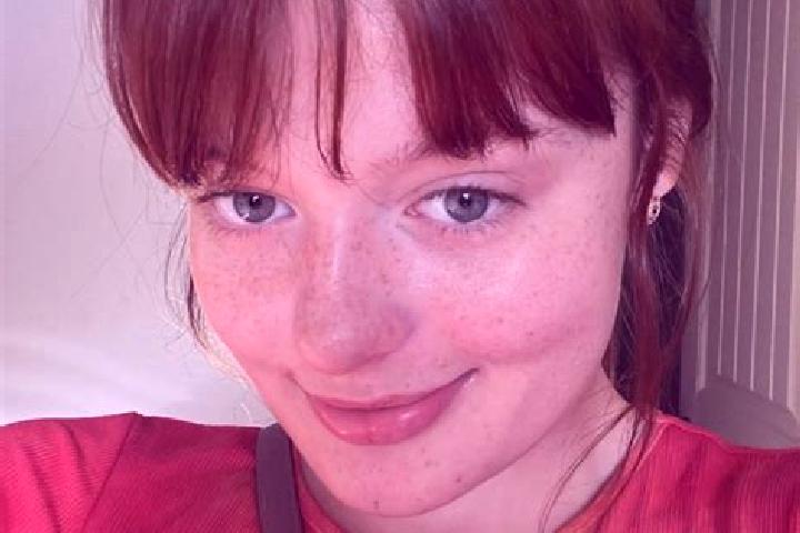 Eleanor, 24, a red dark-eyed mixed companion based in Bradley Junction. Offering Roleplay, Striptease. Available for incall and outcall, overnight bookings a...
