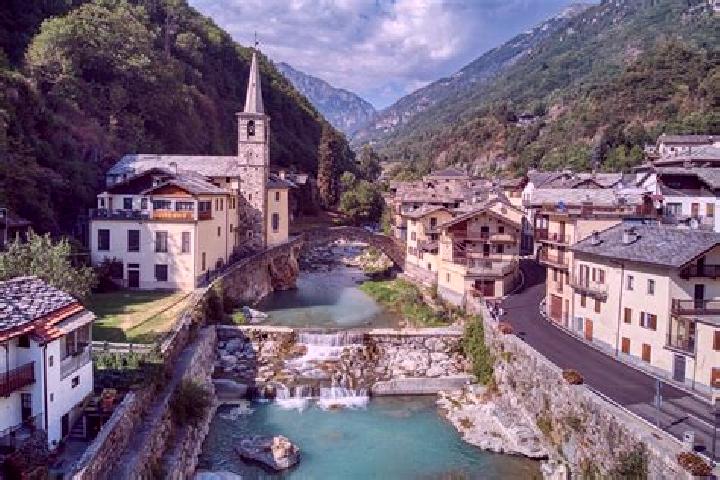 Eleanor, 24 — Escort in Fontainemore, Italy