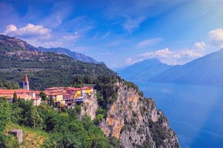 Eleanor, 24 — Escort in Gargnano, Italy
