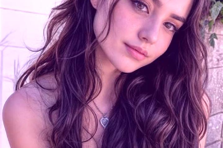 Eleanor, 25, a auburn amber-eyed middle eastern companion based in Kongjiang. Offering OWO, Domination, Duos, A-Level, Roleplay. Available for incall and out...