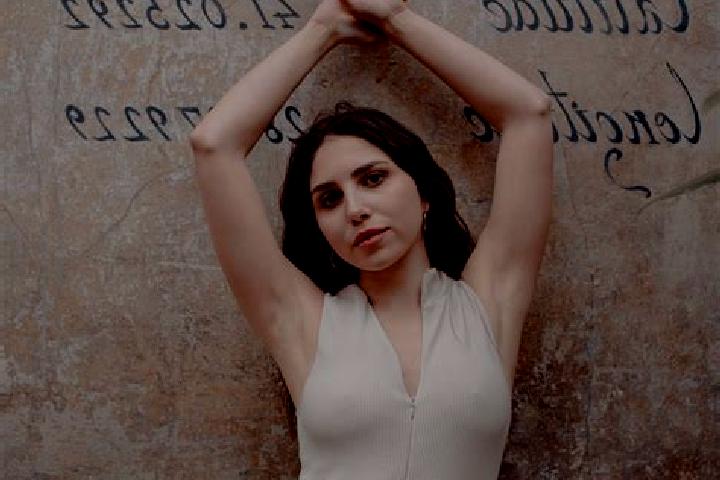 Eleanor, 25 — Escort in Madonna del Piano, Italy
