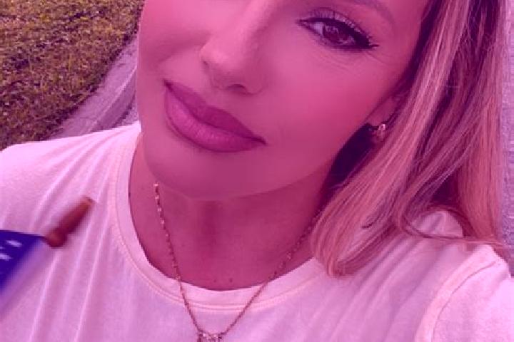 Eleanor, 25 — Escort in Mangvadi, India
