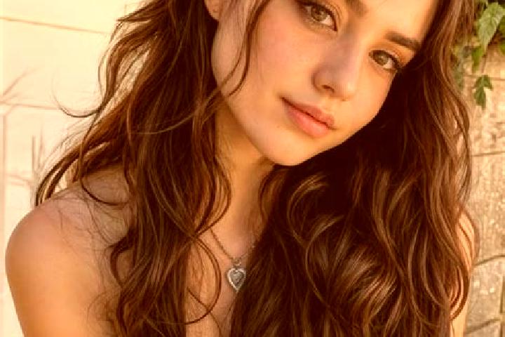 Eleanor, 26, a auburn amber-eyed middle eastern companion based in Osoi. Offering Overnight, Erotic Massage, Striptease. Available for incall and outcall, ov...