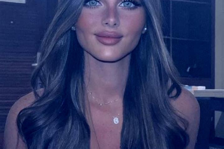 Eleanor, 26, a brunette dark-eyed caribbean companion based in Limbodi. Offering Roleplay, Prostate Massage, Fetish. Available for incall and outcall, day an...