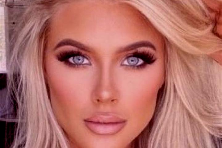 Eleanor, 26, a platinum blonde grey-eyed latina companion based in Shipitsyno. Offering Erotic Massage, Duos, Tantra, Dinner Date. Available for incall and o...
