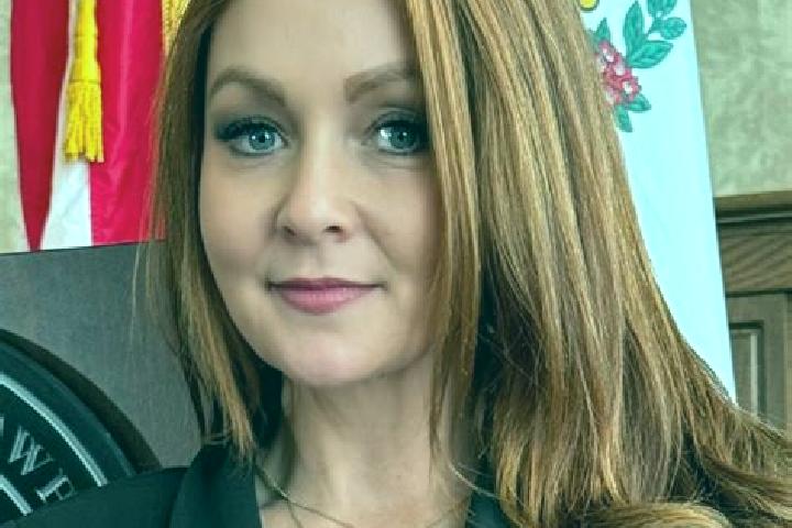 Eleanor, 26 — Escort in Elkview, United States