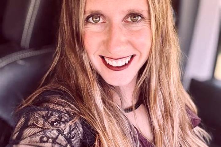 Eleanor, 26 — Escort in Mount Carroll, United States