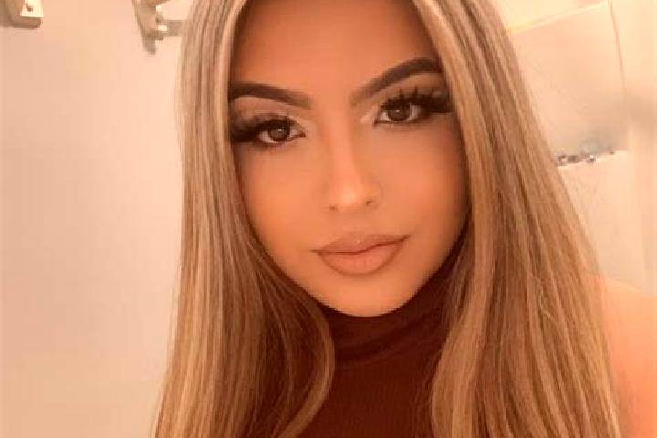 Eleanor, 27, a blonde brown-eyed latina companion based in Tabing. Offering Domination, Fetish, Tantra. Available for incall and outcall, day and evening dates.