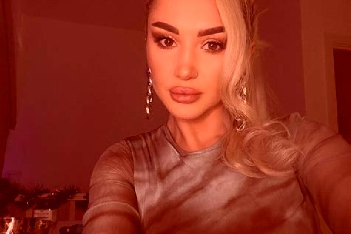 Eleanor, 27, a blonde dark-eyed mediterranean companion based in Gueneren. Offering Erotic Massage, Domination, GFE, Dinner Date. Available for incall and ou...