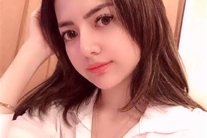 Eleanor, 27 — Escort in Waepau, Indonesia