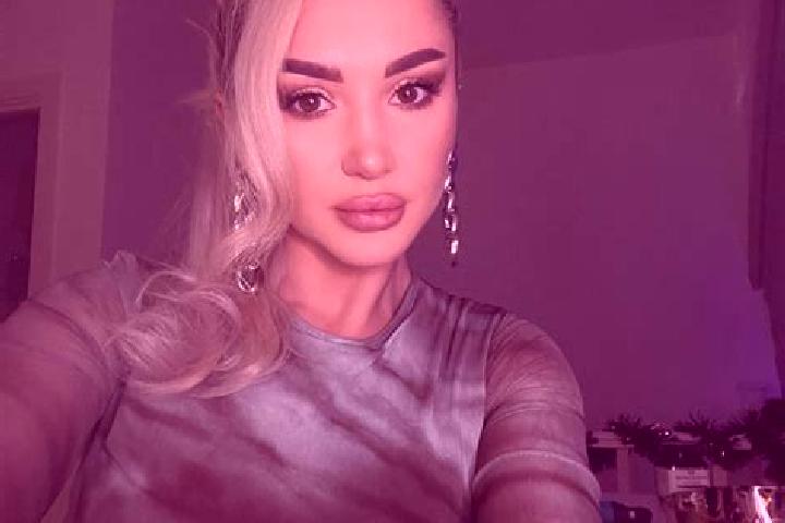 Eleanor, 28, a blonde brown-eyed middle eastern companion based in Alios. Offering Travel Companion, Tantra, Striptease, CIM. Available for incall and outcal...
