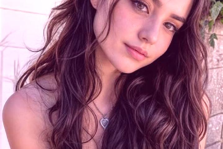 Eleanor, 28, a blonde hazel-eyed middle eastern companion based in Tejeda. Offering A-Level, Dinner Date, Deep French Kissing. Available for incall and outca...