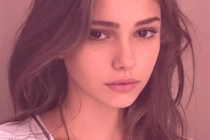 Eleanor, 28, a chestnut grey-eyed slavic companion based in Monegrillo. Offering Travel Companion, Dinner Date, Roleplay. Available for incall and outcall, o...