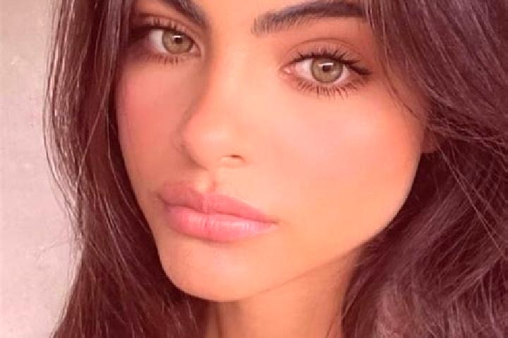 Eleanor, 29, a dark blonde hazel-eyed latina companion based in Qaghiliq. Offering Dinner Date, Couples, Erotic Massage. Available for incall and outcall, ov...