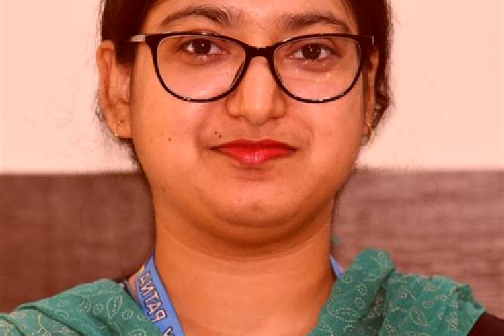 Eleanor, 29 — Escort in Bindki, India