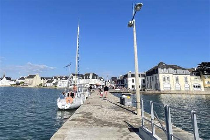 Eleanor, 29 — Escort in Ile-Tudy, France