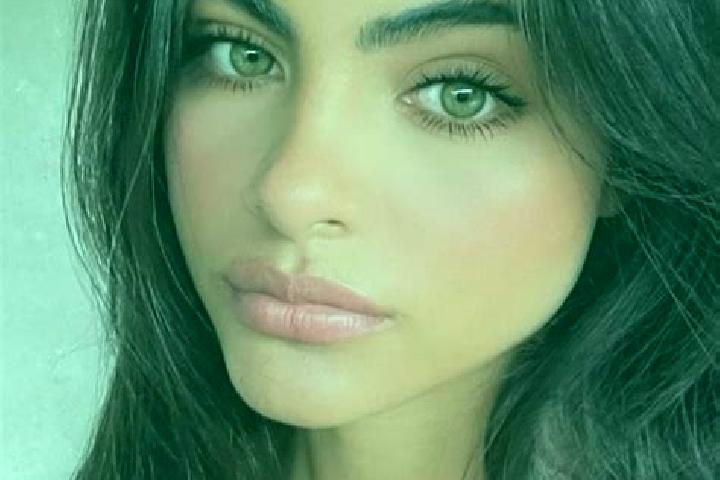 Eleanor, 30, a black hazel-eyed mediterranean companion based in Simonesia. Offering Striptease, Erotic Massage, GFE. Available for incall and outcall, day a...