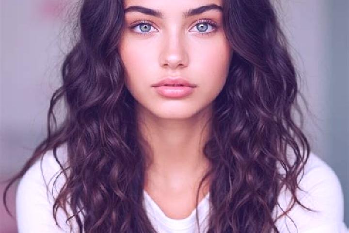 Eleanor, 30, a brunette dark-eyed mediterranean companion based in Bekeshevskaya. Offering Fetish, Travel Companion, Domination, Massage. Available for incal...