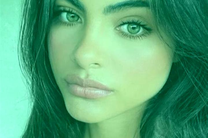 Eleanor, 30, a brunette green-eyed latina companion based in Buzet. Offering BDSM, Tantra, GFE, Girlfriend Experience, Duos. Available for incall and outcall...