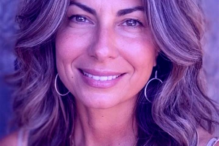 Eleanor, 30, a brunette grey-eyed latina companion based in Forsbacka. Offering Duos, Overnight. Available for incall and outcall, day and evening dates.