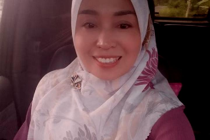 Eleanor, 30 — Escort in Doko, Indonesia