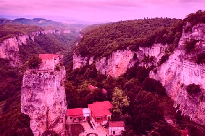 Eleanor, 30 — Escort in K atskhi, Georgia