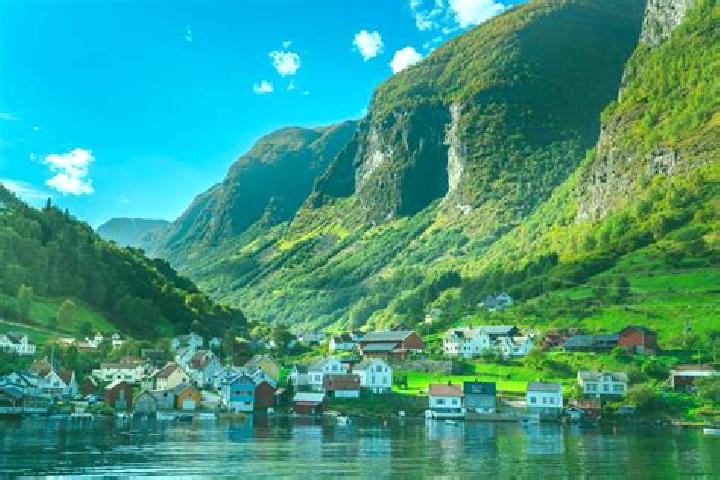 Eleanor, 30 — Escort in Valderoy, Norway