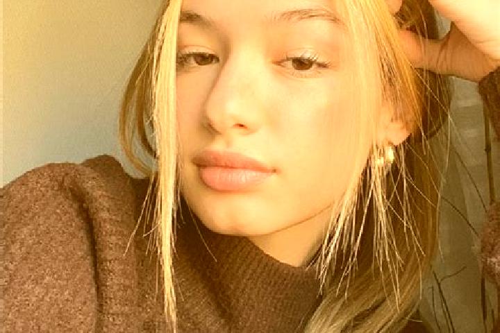 Eleanor, 31, a blonde brown-eyed mixed companion based in Jinanten. Offering Roleplay, Massage, BDSM. Available for incall and outcall, day and evening dates.