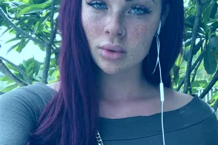 Eleanor, 31, a red grey-eyed latina companion based in Frias. Offering OWO, Roleplay, Girlfriend Experience. Available for incall and outcall, day and evenin...