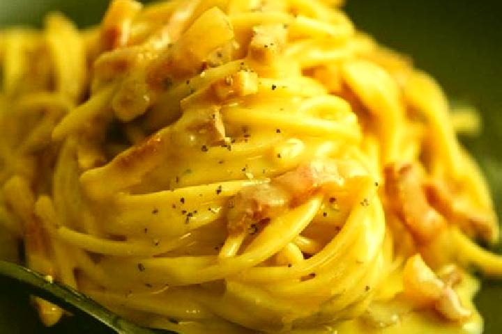Eleanor, 31 — Escort in Carbonara al Ticino, Italy