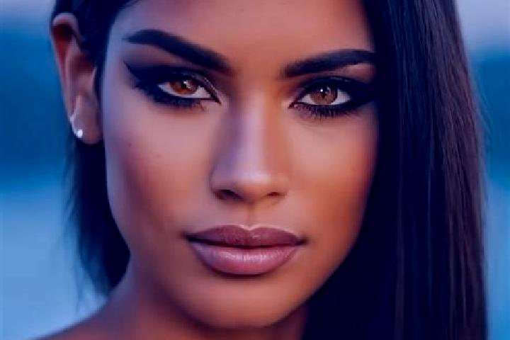 Eleanor, 32, a auburn amber-eyed latina companion based in Zoola Danangoro. Offering Party Girl, Overnight, Fetish, Couples. Available for incall and outcall...
