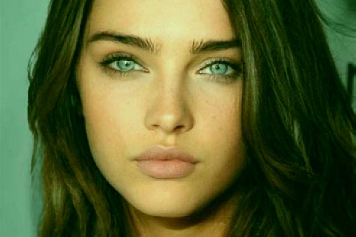 Eleanor, 32, a brunette grey-eyed slavic companion based in Puncakdago. Offering CIM, GFE. Available for incall and outcall, day and evening dates.