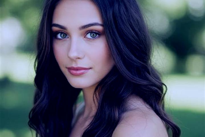 Eleanor, 32, a brunette hazel-eyed caribbean companion based in Cilanggar. Offering Roleplay, OWO, Massage, Deep French Kissing, Couples. Available for incal...