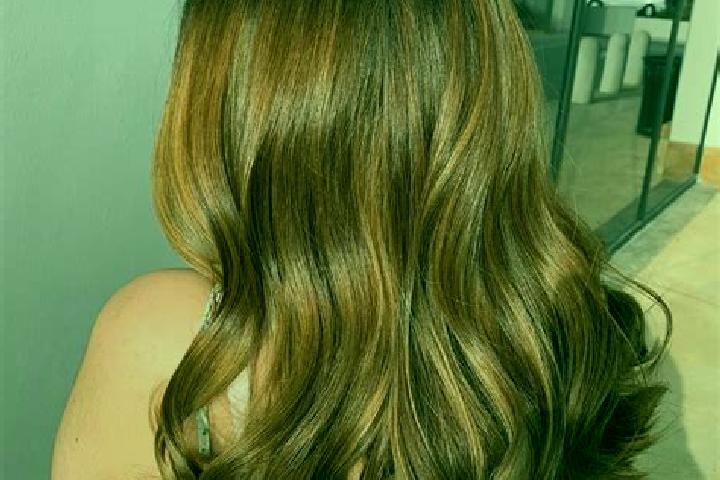 Eleanor, 32, a chestnut brown-eyed slavic companion based in Heidelberg. Offering Duos, Dinner Date, Erotic Massage, GFE. Available for incall and outcall, d...