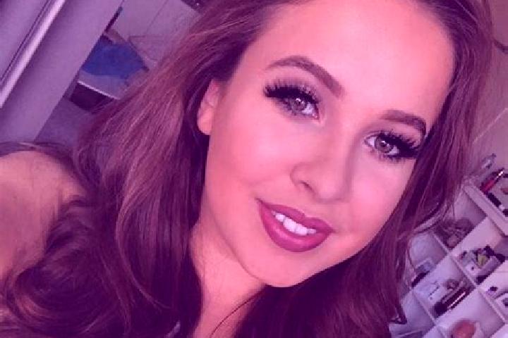 Eleanor, 32, a dark blonde hazel-eyed mixed companion based in Civitanova Alta. Offering Prostate Massage, 69, Massage, Striptease. Available for incall and ...