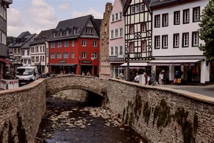 Eleanor, 32 — Escort in Bad Muenstereifel, Germany