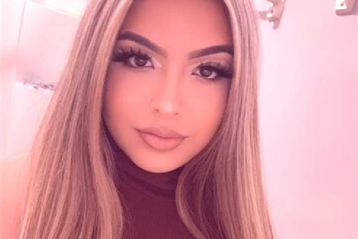 Eleanor, 33, a blonde brown-eyed latina companion based in Walkamin. Offering Domination, Fetish, BDSM. Available for incall and outcall, overnight bookings ...