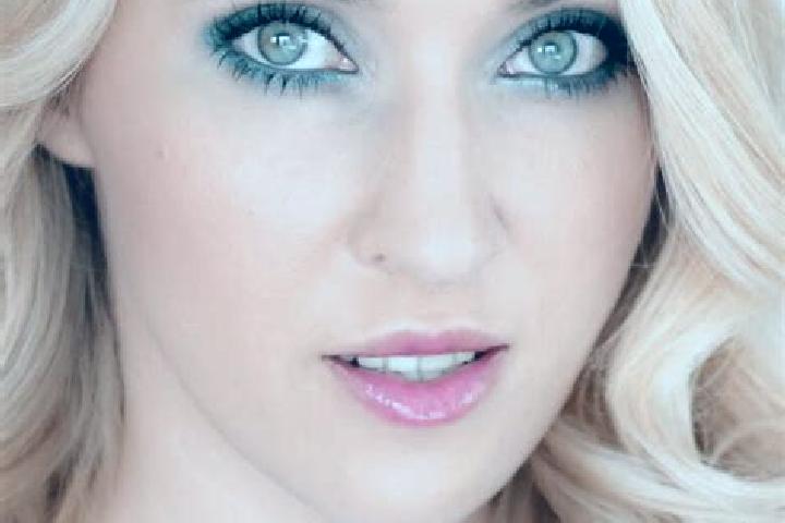 Eleanor, 33, a blonde green-eyed middle eastern companion based in Ponte Lambro. Offering Tantra, Domination, Striptease, BDSM. Available for incall and outc...