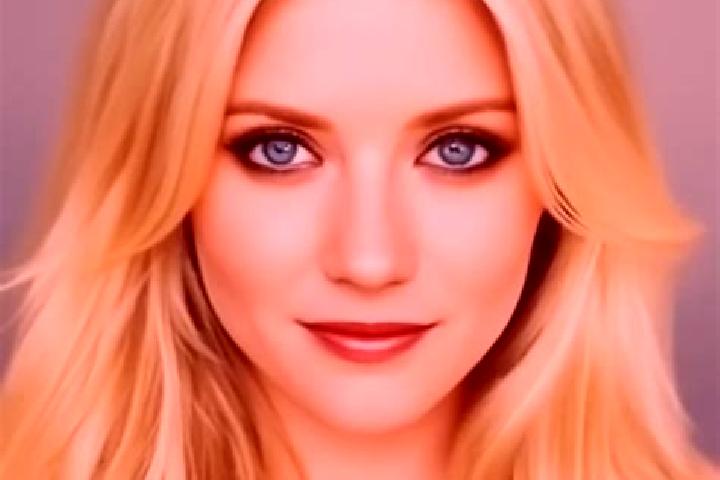 Eleanor, 33, a blonde grey-eyed indian companion based in Oberhaag. Offering GFE, Couples, Domination. Available for incall and outcall, day and evening dates.