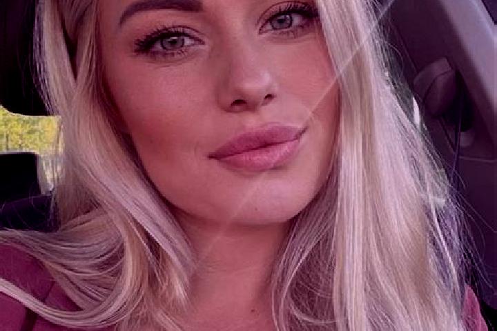 Eleanor, 33, a blonde hazel-eyed slavic companion based in Santa Lucia. Offering GFE, Erotic Massage, CIM, Domination. Available for incall and outcall, over...