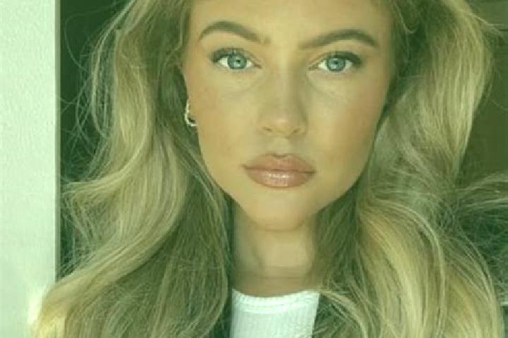 Eleanor, 33, a dark blonde amber-eyed middle eastern companion based in McGill. Offering Travel Companion, Striptease, Deep French Kissing, Party Girl, Coupl...