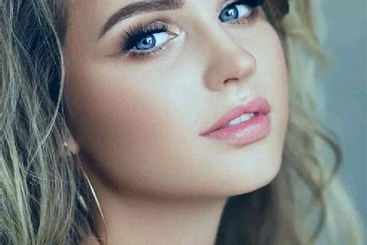 Eleanor, 33, a dark blonde blue-eyed mediterranean companion based in Forreston. Offering GFE, Striptease, BDSM, Erotic Massage, Travel Companion. Available ...