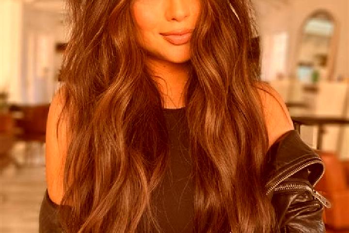 Eleanor, 34, a brunette dark-eyed caucasian companion based in Mondim da Beira. Offering Erotic Massage, Fetish, Tantra, Travel Companion, OWO. Available for...