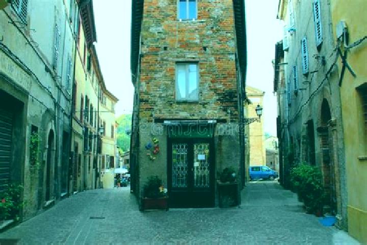 Eleanor, 34 — Escort in Comunanza, Italy