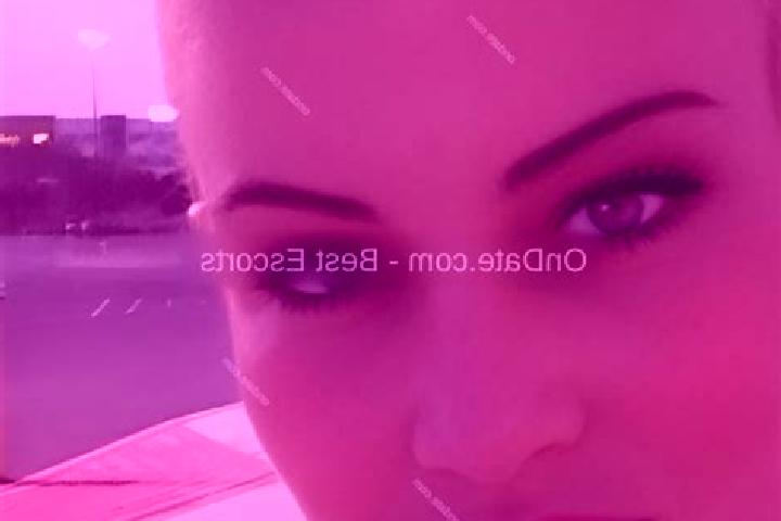 Eleanor, 34 — Escort in Mineola, United States