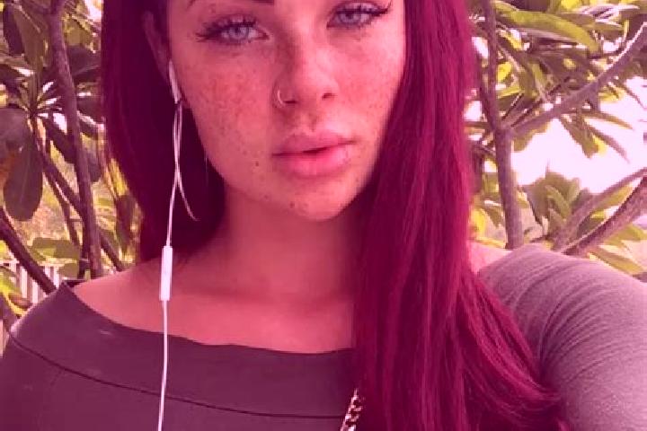 Eleanor, 35, a red green-eyed latina companion based in Valtimo. Offering A-Level, Roleplay, OWO. Available for incall and outcall, day and evening dates.