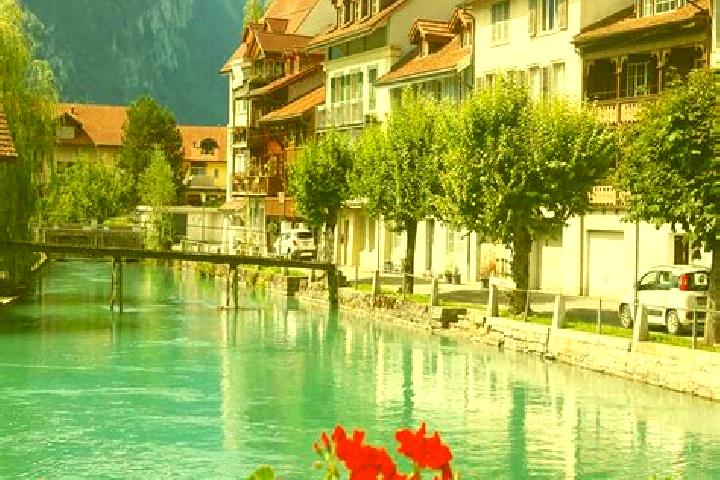 Eleanor, 35 — Escort in Blauen, Switzerland