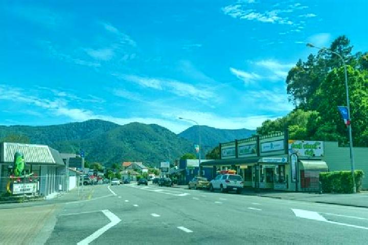 Eleanor, 35 — Escort in Forrest Hill, New Zealand